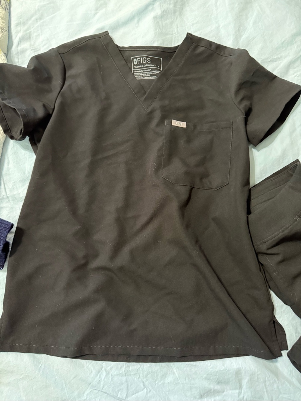 Figs Black Women's Scrub Top and Jogger Pants Set - Picture 3 of 5
